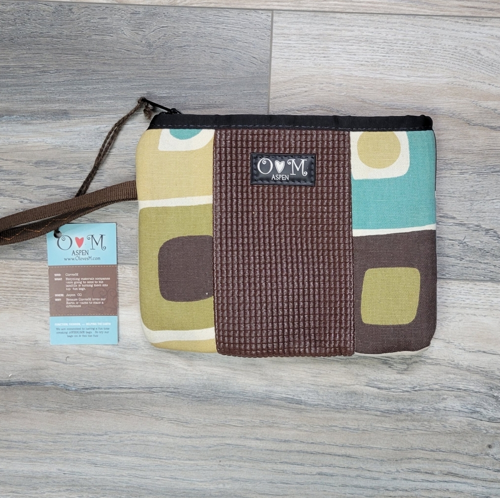 ♻️ Recycled Materials Wristlet